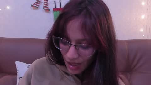 Snapshot of redmeloddy chatting on December 17, 2024, 11:16 pm Meloddy online show from December 17, 2024, 11:16 pm