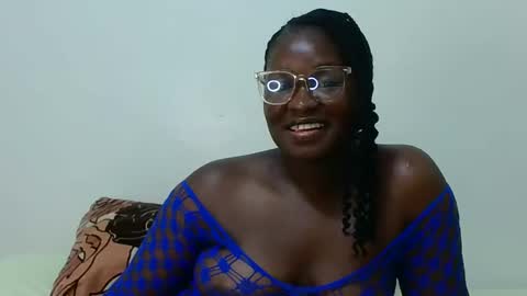 Snapshot of reem_wonder chatting on January 2, 2025, 7:40 pm Reem online show from January 2, 2025, 7:40 pm