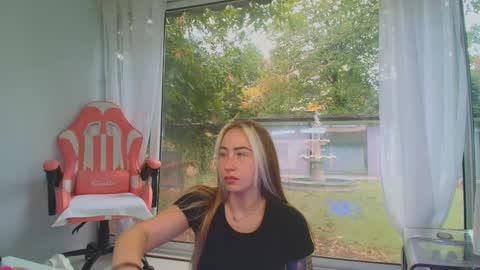 Snapshot of reina_cummings chatting on October 2, 2025, 6:53 am reina cummings online show from October 2, 2025, 6:53 am