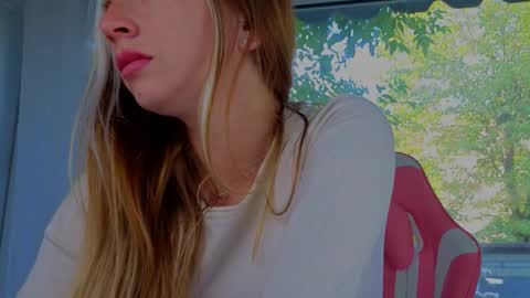 Snapshot of reina_cummings chatting on October 5, 2025, 6:23 am reina cummings online show from October 5, 2025, 6:23 am