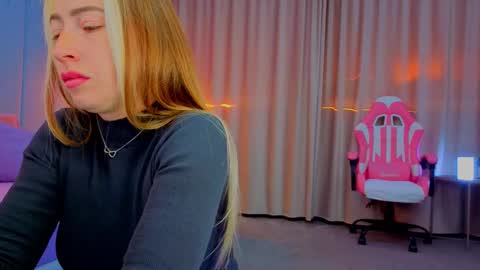 Snapshot of reina_cummings chatting on October 20, 2025, 6:03 am reina cummings online show from October 20, 2025, 6:03 am