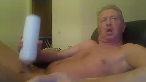 Snapshot of reini7211 chatting on October 16, 2025, 12:22 am reini7211 online show from October 16, 2025, 12:22 am