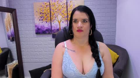 Snapshot of renataruiz_rr chatting on February 8, 2025, 12:06 pm      online show from February 8, 2025, 12:06 pm