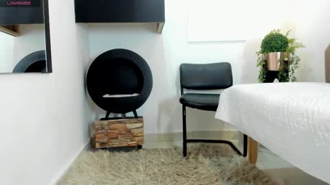 Snapshot of renataruiz_rr chatting on February 22, 2025, 3:14 pm      online show from February 22, 2025, 3:14 pm
