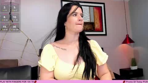 Snapshot of renataruiz_rr chatting on February 28, 2025, 6:20 pm      online show from February 28, 2025, 6:20 pm