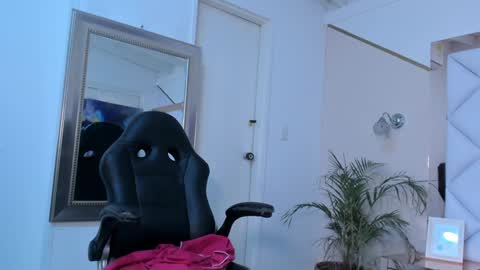 Renata  online show from January 25, 2025, 5:40 pm