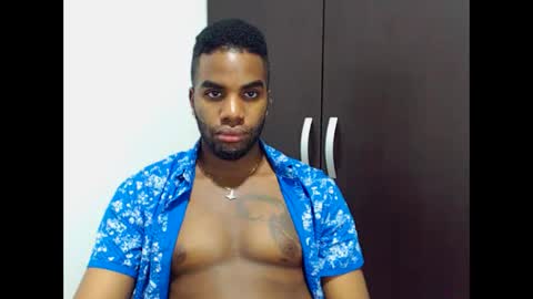 Snapshot of rene_hotman chatting on October 16, 2025, 10:33 pm Rene online show from October 16, 2025, 10:33 pm