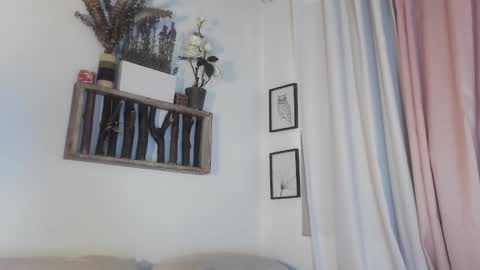 Snapshot of rhaenyra_ chatting on December 10, 2024, 3:44 pm Rhaenyra online show from December 10, 2024, 3:44 pm