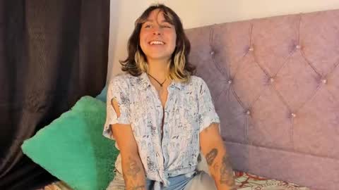 Snapshot of riley_colors chatting on February 3, 2025, 11:26 pm Riley online show from February 3, 2025, 11:26 pm