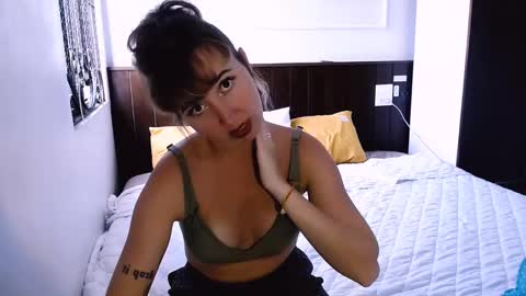 Snapshot of riri_rich chatting on March 6, 2025, 5:46 am Rita online show from March 6, 2025, 5:46 am