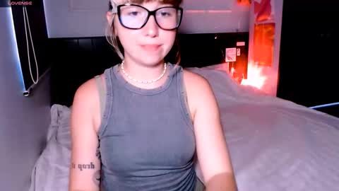 Snapshot of riri_rich chatting on September 29, 2025, 4:28 am Rita online show from September 29, 2025, 4:28 am