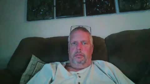 Snapshot of rob9271963 chatting on January 3, 2025, 2:43 am Rob online show from January 3, 2025, 2:43 am