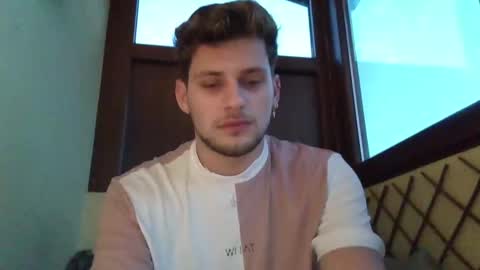 Snapshot of roberto_twink1 chatting on January 14, 2025, 5:40 am Roberto online show from January 14, 2025, 5:40 am