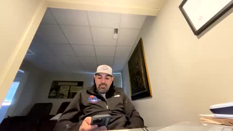 Snapshot of roblatino12 chatting on December 20, 2024, 5:18 pm roblatino12 online show from December 20, 2024, 5:18 pm