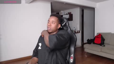 Snapshot of rogger_physique chatting on January 24, 2025, 3:43 am Rogger online show from January 24, 2025, 3:43 am