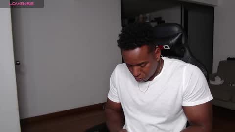 Snapshot of rogger_physique chatting on January 29, 2025, 1:58 am Rogger online show from January 29, 2025, 1:58 am