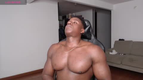 Snapshot of rogger_physique chatting on January 29, 2025, 5:09 am Rogger online show from January 29, 2025, 5:09 am