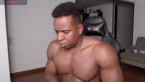 Snapshot of rogger_physique chatting on January 30, 2025, 5:30 am Rogger online show from January 30, 2025, 5:30 am