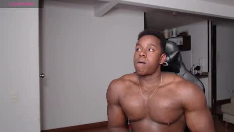 Snapshot of rogger_physique chatting on February 3, 2025, 5:18 am Rogger online show from February 3, 2025, 5:18 am