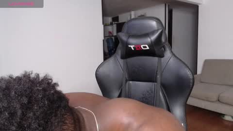 Snapshot of rogger_physique chatting on February 6, 2025, 4:42 am Rogger online show from February 6, 2025, 4:42 am