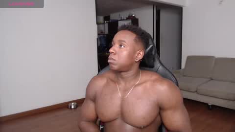 Snapshot of rogger_physique chatting on February 12, 2025, 4:33 am Rogger online show from February 12, 2025, 4:33 am