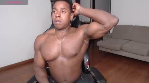 Snapshot of rogger_physique chatting on February 28, 2025, 2:53 am Rogger online show from February 28, 2025, 2:53 am