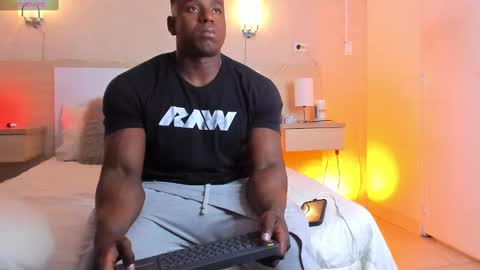 Snapshot of rogger_physique chatting on October 2, 2025, 4:03 pm Rogger online show from October 2, 2025, 4:03 pm