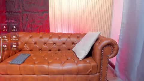 Snapshot of rogger_physique chatting on October 11, 2025, 9:24 pm Rogger online show from October 11, 2025, 9:24 pm