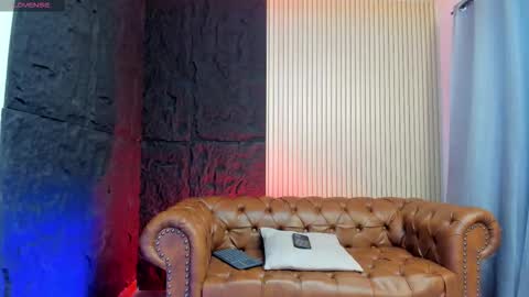 Snapshot of rogger_physique chatting on October 30, 2025, 1:29 am Rogger online show from October 30, 2025, 1:29 am