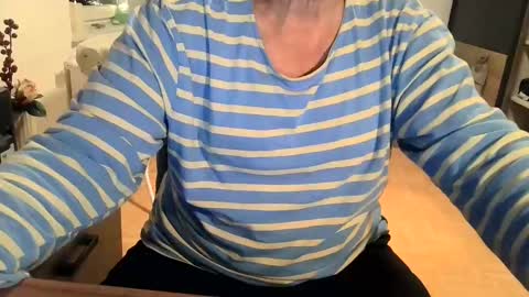 Snapshot of rolandloser1000 chatting on January 10, 2025, 6:28 pm rolandloser1000 online show from January 10, 2025, 6:28 pm