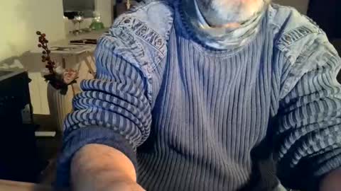 Snapshot of rolandloser1000 chatting on January 21, 2025, 6:23 pm rolandloser1000 online show from January 21, 2025, 6:23 pm