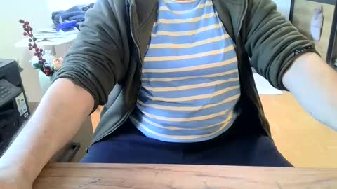 Snapshot of rolandloser1000 chatting on January 29, 2025, 9:33 am rolandloser1000 online show from January 29, 2025, 9:33 am