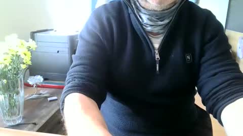 Snapshot of rolandloser1000 chatting on February 24, 2025, 8:27 am rolandloser1000 online show from February 24, 2025, 8:27 am