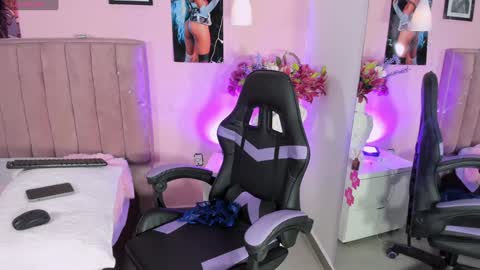 Snapshot of rolyloren chatting on January 19, 2025, 3:32 pm Marcela online show from January 19, 2025, 3:32 pm