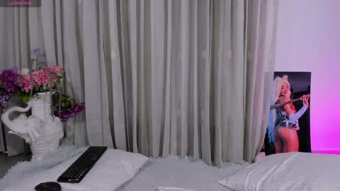 Snapshot of rolyloren chatting on January 31, 2025, 8:33 pm Marcela online show from January 31, 2025, 8:33 pm