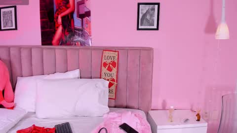 Snapshot of rolyloren chatting on February 14, 2025, 7:02 pm Marcela online show from February 14, 2025, 7:02 pm