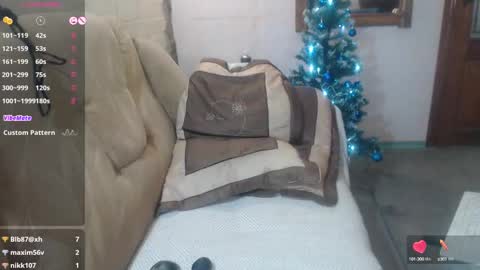 Snapshot of rosiecarlyne chatting on December 9, 2024, 2:24 am RosieCarlyne online show from December 9, 2024, 2:24 am