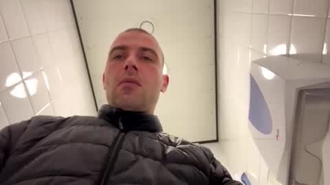 Snapshot of rotteei1 chatting on October 21, 2025, 8:04 am rotteei1 online show from October 21, 2025, 8:04 am