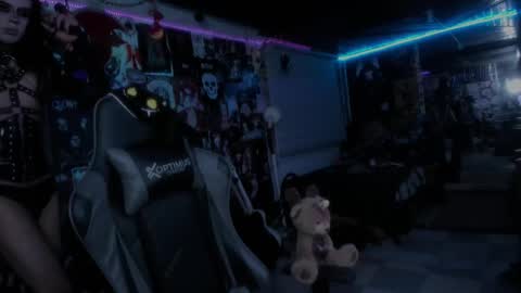 Snapshot of rotten_dreams chatting on February 12, 2025, 11:09 pm rot online show from February 12, 2025, 11:09 pm