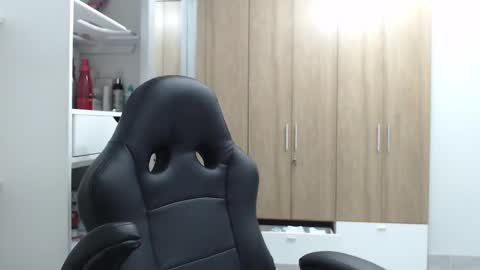 Snapshot of roxanalove7 chatting on December 18, 2024, 1:59 am Roxana online show from December 18, 2024, 1:59 am