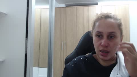 Snapshot of roxanalove7 chatting on January 4, 2025, 12:05 am Roxana online show from January 4, 2025, 12:05 am