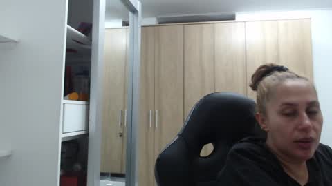 Snapshot of roxanalove7 chatting on January 5, 2025, 2:27 am Roxana online show from January 5, 2025, 2:27 am