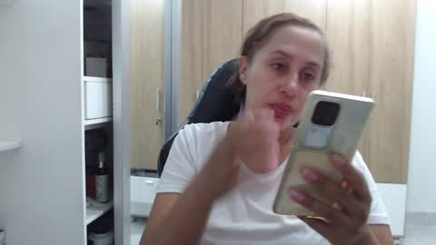 Snapshot of roxanalove7 chatting on January 8, 2025, 1:00 am Roxana online show from January 8, 2025, 1:00 am