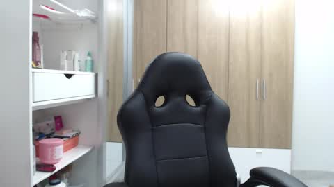 Snapshot of roxanalove7 chatting on February 11, 2025, 10:07 pm Roxana online show from February 11, 2025, 10:07 pm