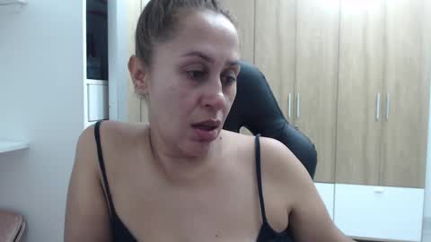 Snapshot of roxanalove7 chatting on February 12, 2025, 4:12 am Roxana online show from February 12, 2025, 4:12 am