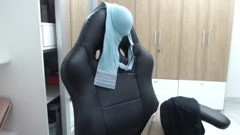 Snapshot of roxanalove7 chatting on February 15, 2025, 2:04 am Roxana online show from February 15, 2025, 2:04 am