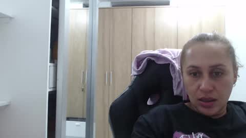 Snapshot of roxanalove7 chatting on March 5, 2025, 12:38 am Roxana online show from March 5, 2025, 12:38 am