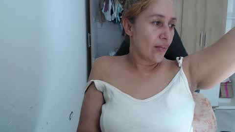 Snapshot of roxanalove7 chatting on October 19, 2025, 6:19 pm Roxana online show from October 19, 2025, 6:19 pm