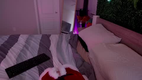 Snapshot of runesy chatting on December 9, 2024, 4:12 am Lady online show from December 9, 2024, 4:12 am