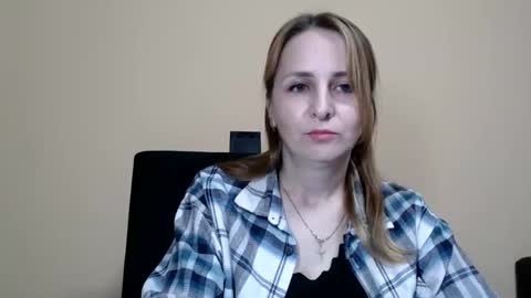 Snapshot of ruthpark chatting on October 7, 2025, 6:49 pm Ruth online show from October 7, 2025, 6:49 pm